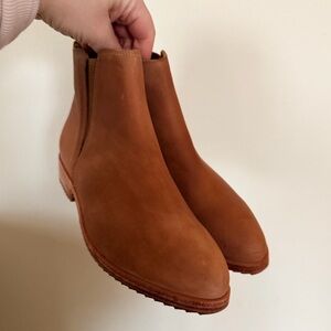 NISOLO Eva everyday Chelsea boot size 7.5 tan like new condition